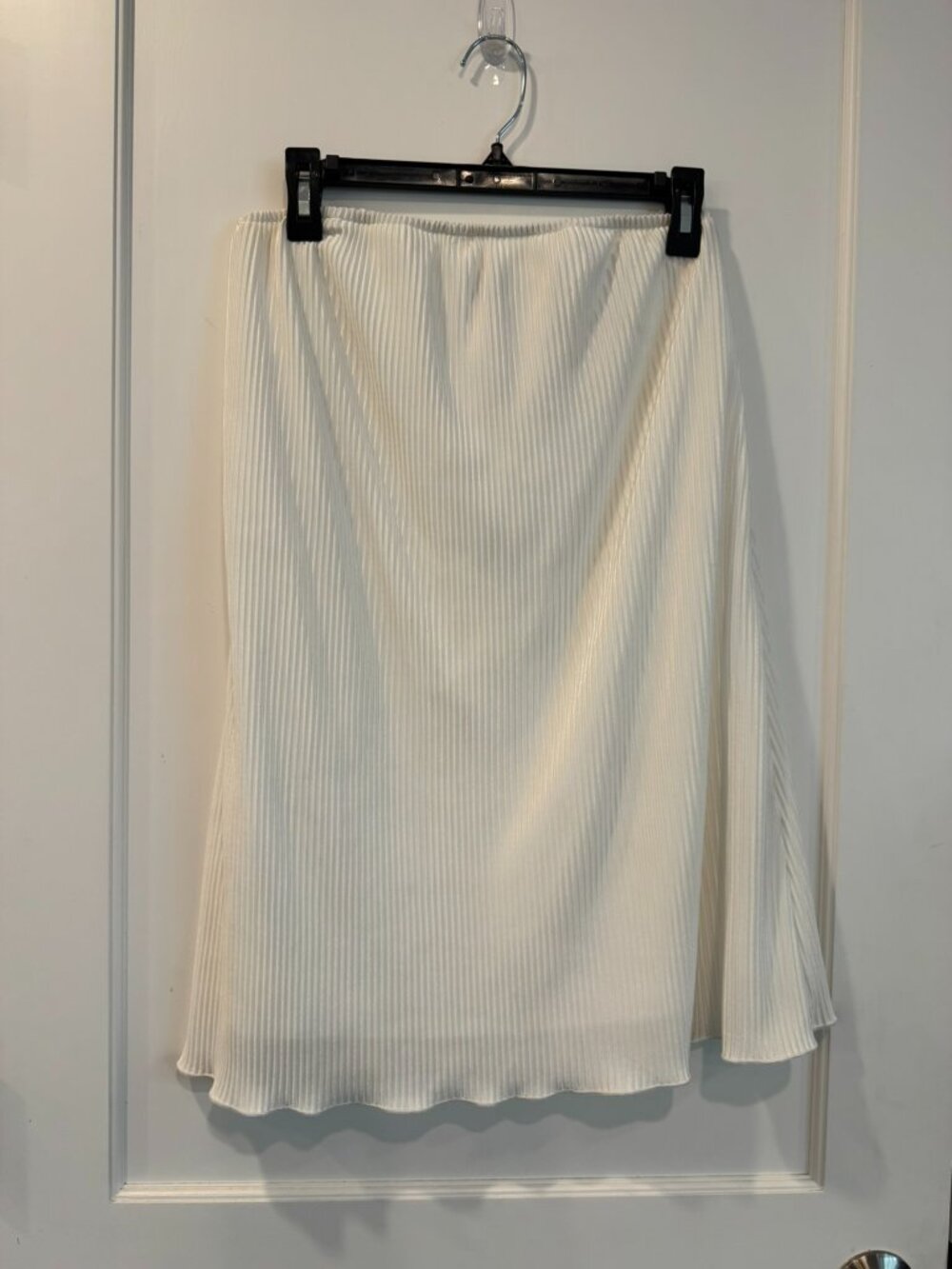 White Ribbed Satin-Like Elastic Waist Mid-Length Skirt - Women's Size Small